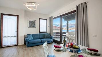 Family House, Multiple Bedrooms, Mountainside (Lake View Terrace Over The Borromean) | Dining