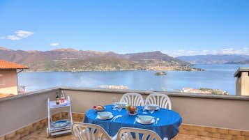 Family House, Multiple Bedrooms, Mountainside (Lake View Terrace Over The Borromean) | Outdoor dining