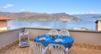Lake View Terrace Over The Borromean Isla