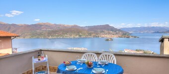 Lake View Terrace Over The Borromean Isla