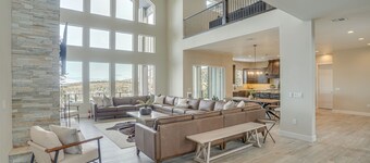 Spacious Utah Escape w/ Balcony & Mountain Views!