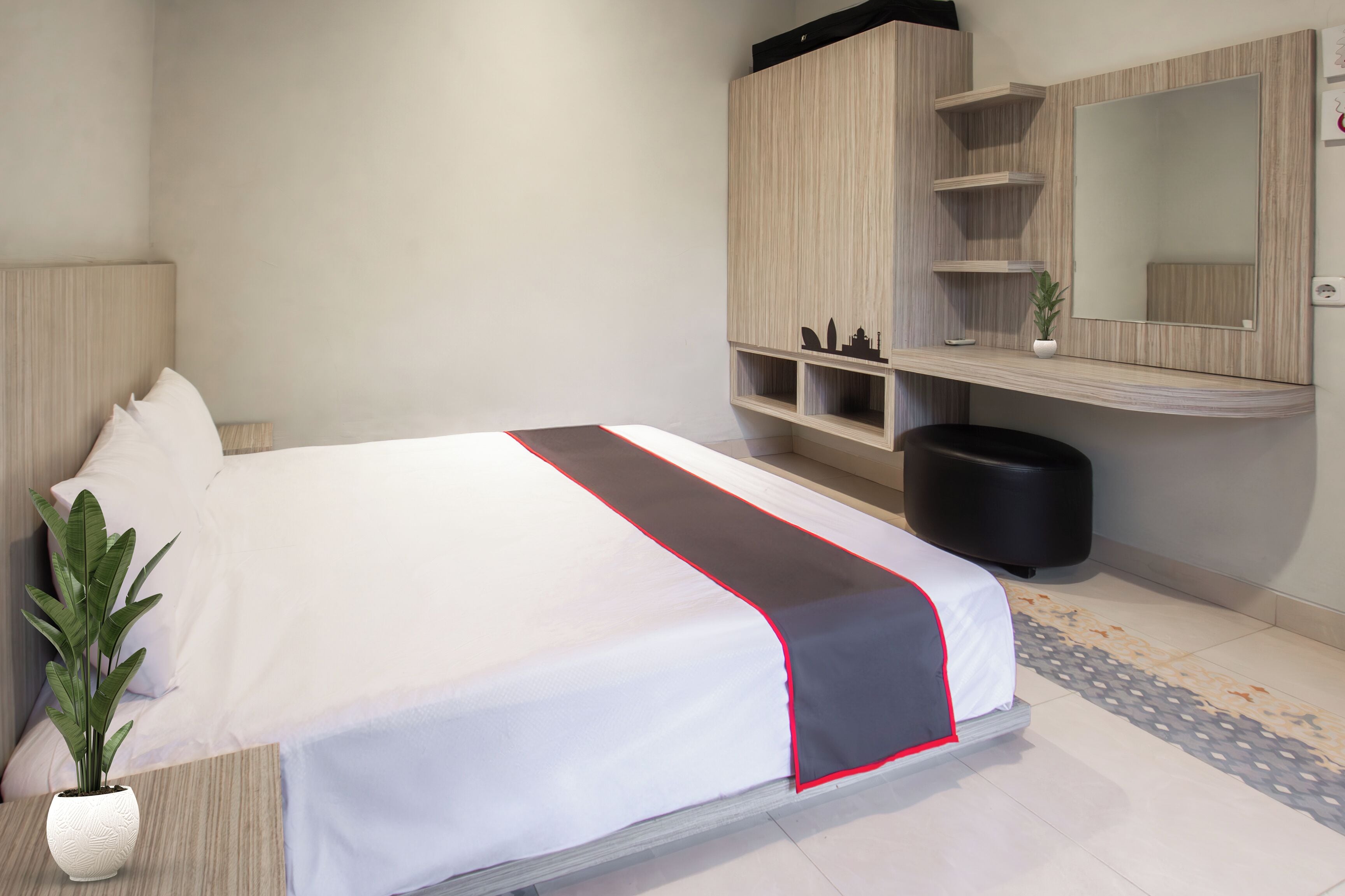 Estudio Deluxe | Escritorio y ropa de cama