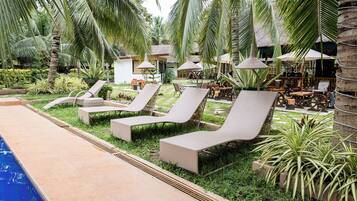 Alberca al aire libre y camas balinesas (con cargo)