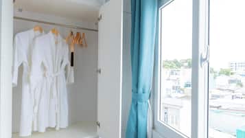 Deluxe-Zweibettzimmer | Schreibtisch, Verdunkelungsvorhänge, schallisolierte Zimmer