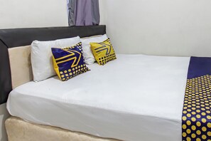 Economy Double Room | Bed sheets - Hotel O Penginapan Melati Tanjung Near Kantor Pengamat Pengairan Tanjung (Tanjung)