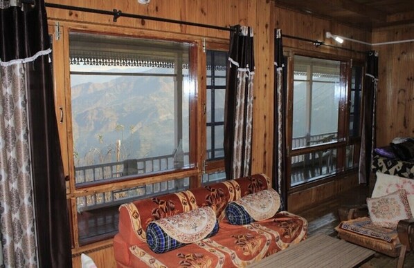 Family Studio Suite | Living area - AJ Himalayan Homestay (Kumharsain)