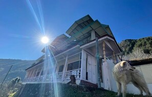 Front of property - AJ Himalayan Homestay (Kumharsain)