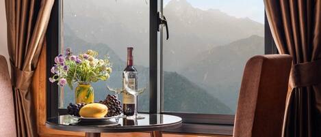 Ropa de cama hipoalergénica, colchones con efecto memoria y escritorio