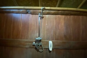 Economy Double Room | Bathroom - SPOT ON 93511 Rinjana Homestay (Sembalun Lawang)
