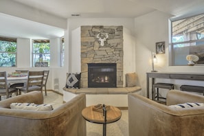 Interior - Highland Retreat (Woodland Park)