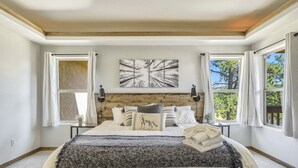 4 bedrooms, desk, laptop workspace, iron/ironing board