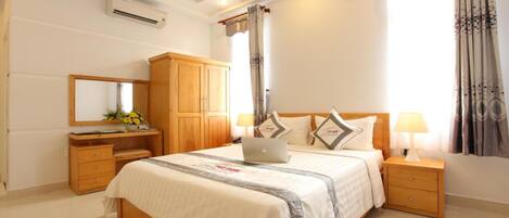 Premium bedding, desk, blackout curtains, soundproofing