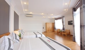 Premium bedding, desk, blackout drapes, soundproofing - Yen Nam Hotel Nguyen Trong Tuyen (Ho Chi Minh City)