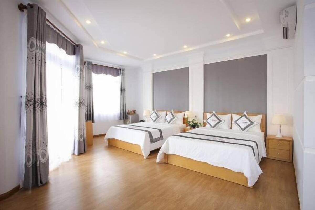 Premium bedding, desk, blackout drapes, soundproofing