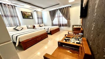Deluxe-Zweibettzimmer | Hochwertige Bettwaren, Schreibtisch, Verdunkelungsvorhänge