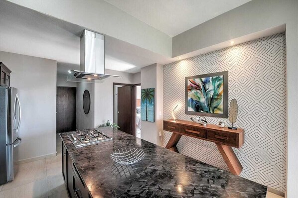 Frigorífic, microones, forn i cafetera i tetera 