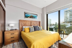 2 bedrooms, iron/ironing board, internet, bed sheets