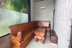 Ruang duduk lobi
