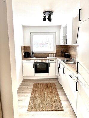 Fridge, oven, stovetop, dishwasher - Herzlich Willkommen in Unserem Kleinen Haus in Nordseenähe (Nindorf)