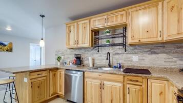 Réfrigérateur, micro-ondes, four, lave-vaisselle