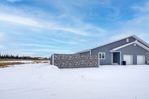 Exterior - Single story townhouse in quiet neighborhood w fast access to main attractions! (Fairbanks)