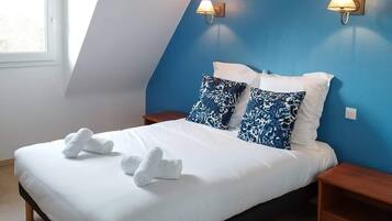 5 chambres, bureau, fer et planche Ă repasser, lit parapluie