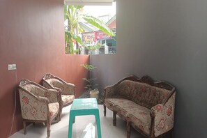 Coin salon dans le hall