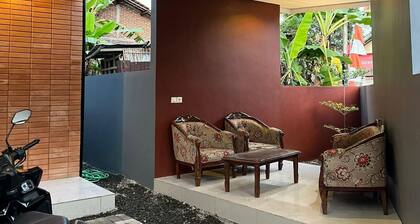 Super OYO 93514 Rubina Syariah Hotel