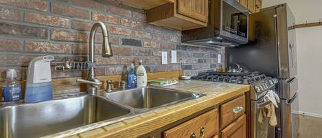 House | Private kitchen | Fridge, microwave, oven, dishwasher