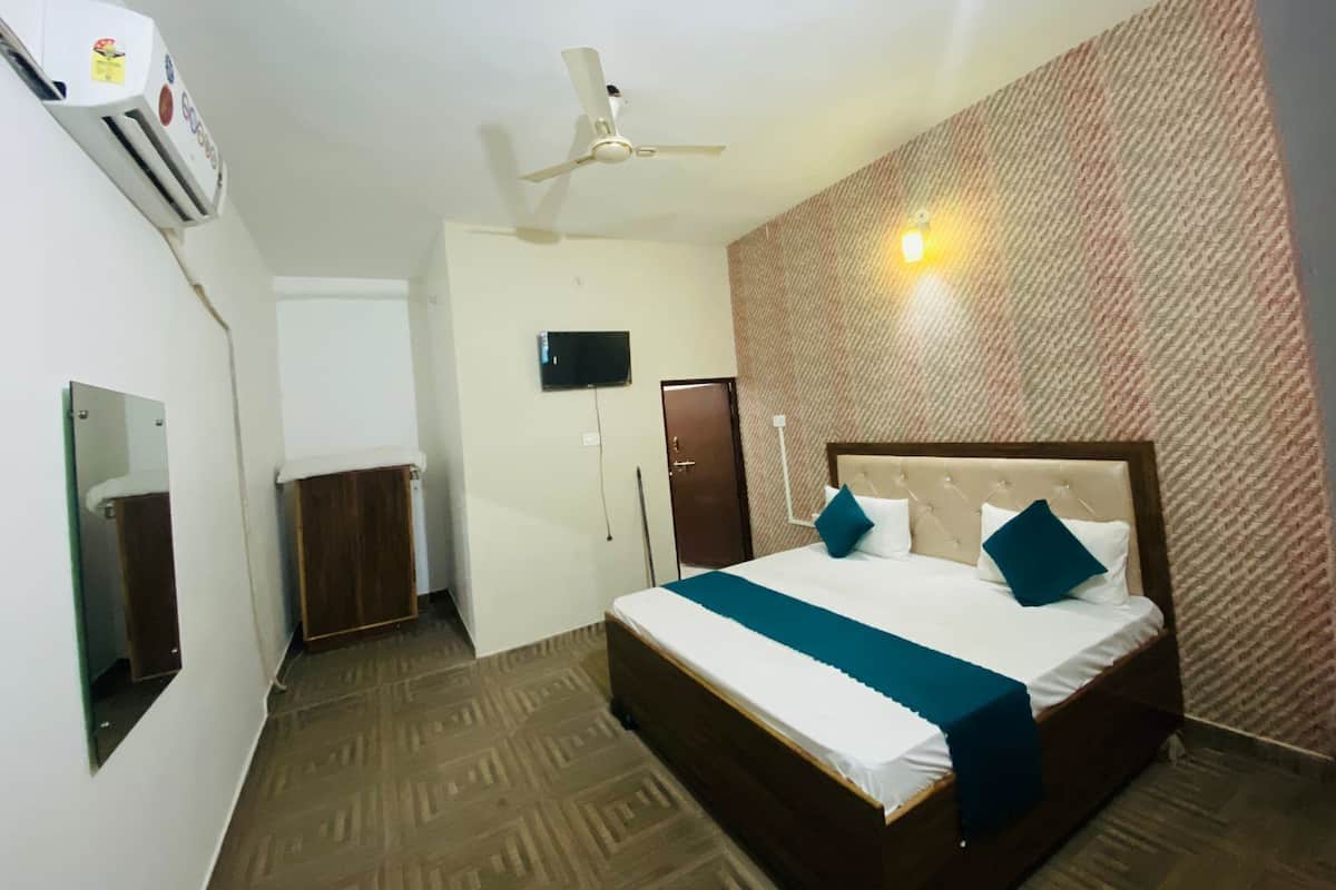 Standard Room | 1 bedroom, WiFi (free), bed sheets