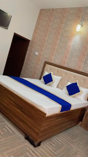 Standard Room | 1 bedroom, free WiFi, bed sheets - King Palace By GRB (Agra)
