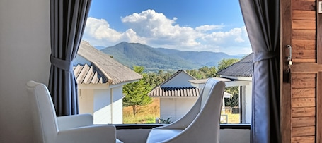 Basic Cottage | Bathroom | Shower, free toiletries, hair dryer, towels