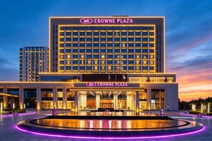 Exterior - Crowne Plaza LANZHOU NEW AREA by IHG (Gaolan)