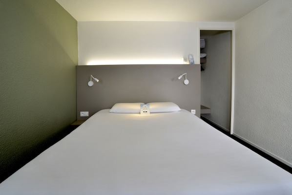 Standard Room, 1 Double Bed | Soundproofing, free WiFi, bed sheets