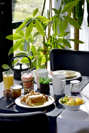 Daily buffet breakfast (EUR 13.50 per person)