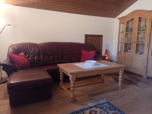 Living area - Fewo am Glückswegerl für 1-2 Personen, 62 qm, Wohnzimmr, Schlafzimmer, Küche, Bad, Wlan (Marquartstein)