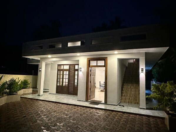 Front of property - Kaduwela Layathraa (Kaduwela)