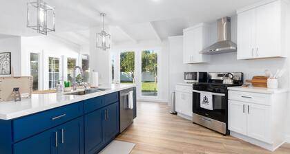 EV Charger L2 Cozy Home short distance to Downtown Riverside