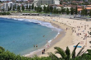Beach nearby - Modern Poolside Coogee Beach Sanctuary (Sydney)