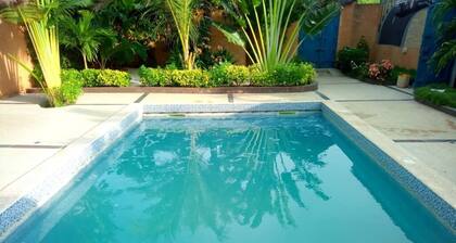Traditionell eingerichtetes Haus mit Pool erwartet Sie