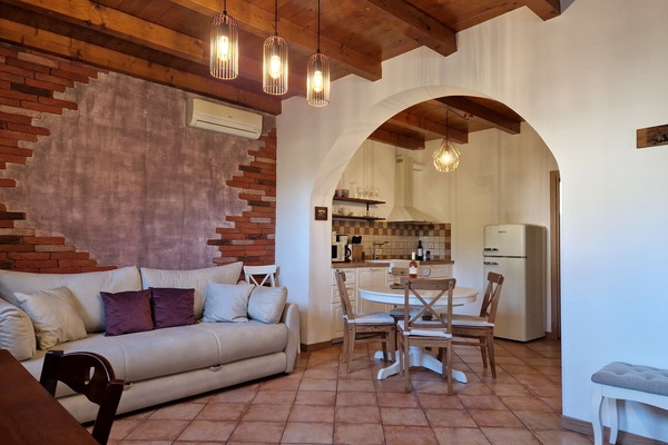 Télévision LCD de 55 pouces avec chaßnes par cùble, jouets, livres