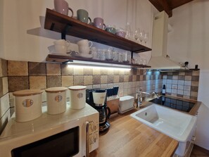 Classic Apartment | Microwave