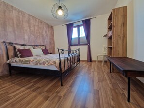 Classic Apartment | 2 bedrooms, Egyptian cotton sheets, premium bedding, desk - Wine & Apartment VINALES (Koper)