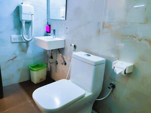 Deluxe Room | 1 bedroom, desk, free WiFi