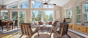 4BR Hot Tub + Sauna · Mtn Views Near Red Rocks