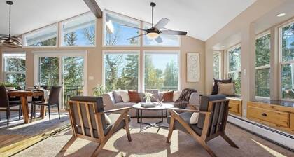 4BR Hot Tub + Sauna · Mtn Views Near Red Rocks