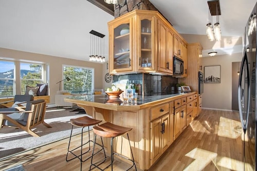 Sauna, Hot Tub & Marvelous Views