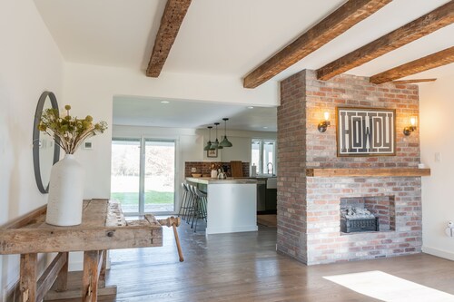 Creekside Farmhouse: Restored Farmhouse with Private Pond & Hot Tub