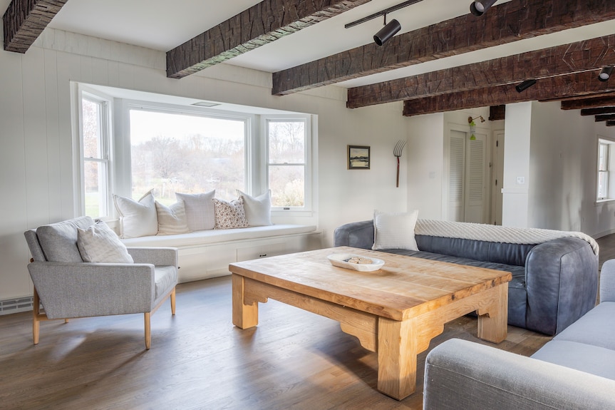 Creekside Farmhouse: Restored Farmhouse With Private Pond & Hot Tub - Middletown, NY