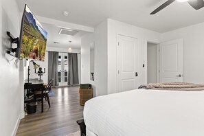 3 bedrooms, desk, iron/ironing board, travel cot - Old Town Oasis w/Heated Pool, Hot Tub, & Fire Pit (Scottsdale)